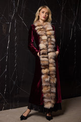 ABRIGO LARGO DE TERCIOPELPO DE SEDA CON CUELLO PELO ZORRO GRANATE
