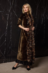 ABRIGO LARGO DE TERCIOPELPO DE SEDA CON CUELLO PELO ZORRO VERDE