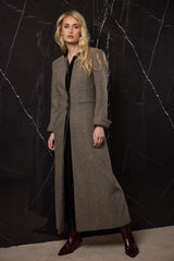 ABRIGO LARGO LANA 3 BOTONES , CUELLO MAO Y RIBETE TERCIOPELO ESPIGA NEGRO Y BEIG