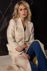 LEVITA LARGA LANA DIBUJO 3 BOTONES Y ABERTURA DETRÁS FLORES