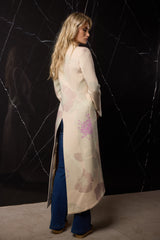 LEVITA LARGA LANA DIBUJO 3 BOTONES Y ABERTURA DETRÁS FLORES