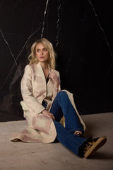 LEVITA LARGA LANA DIBUJO 3 BOTONES Y ABERTURA DETRÁS FLORES