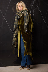 LEVITA TERCIOPELO SEDA LARGA 3 BOTONES Y ABERTURA DETRÁS VERDE