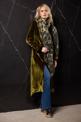 LEVITA TERCIOPELO SEDA LARGA 3 BOTONES Y ABERTURA DETRÁS VERDE