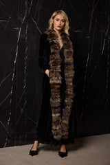 ABRIGO LARGO DE TERCIOPELPO DE SEDA CON CUELLO PELO ZORRO NEGRO