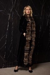 ABRIGO LARGO DE TERCIOPELPO DE SEDA CON CUELLO PELO ZORRO NEGRO