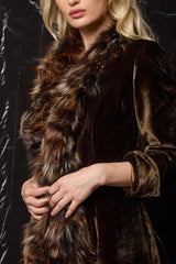 ABRIGO LARGO DE TERCIOPELPO DE SEDA CON CUELLO PELO ZORRO VERDE