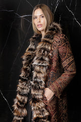 ABRIGO LARGO JACQUARD CON CUELLO DE ZORRO