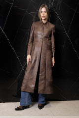 LEVITA LARGA  CUERO MARRON DE PIEL SINTETICA ZA 3 BOTONES