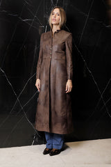 LEVITA LARGA  CUERO MARRON DE PIEL SINTETICA ZA 3 BOTONES