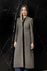 LEVITA LARGA DE  LANA EN VERDE CAZA 3 BOTONES