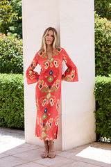 VESTIDO HILO VOLANTE ABAJO Y EN MANGA FONDO ROJO