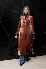 LEVITA LARGA DE TERCIOPELO DE SEDA 3 BOTONES EN MARRÓN