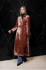 LEVITA LARGA DE TERCIOPELO DE SEDA 3 BOTONES EN MARRÓN